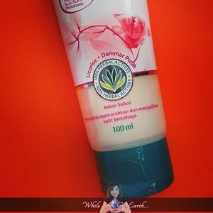 A soap free cleanser that gives the skin that lovely fresh feeling. From @himalayaherbals for you. http://www.whileyouonearth.blogspot.com/2014/12/himalaya-clear-complexion-whitening.html #cleanser #soapfree #gentle #fresh #face #id #idbblogger #idblogger #idblog #ig #igers #igdaily #instadaily #instabeauty #clozetteID #himalayaherbals #blog #bbloggerid #bblogger #review
