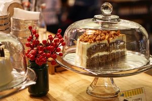 That cake. #delicious #yums #cake #Christmas #love #clozetteID #beauty #desserts #potd #dessertoftheday #yes #photooftheday #creamy