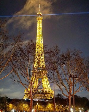 Hello gorgeous

#eiffel  #tower  #paris  #travel #france  #traveldiary #ClozetteID #eiffeltower #travelwithCarnellin