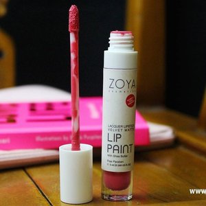 Review zoya lip paint 👄💄 up on my blog [link on my bio ya]
.
.
.
.
.
.
.
.
#lipstickswatch #lipstickreview #zoyalippaint #liquidlipstick #mattelipstick #zoyacosmetics #localbrand #beautyblogger
#clozetteID #indonesianbeautyblogger #ofisuredii