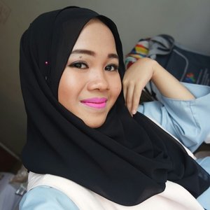 I dont know until the last day if the lighting in room 418 pusdiklat is perfect to take selfie nyahahaha and special tag for @amandaanandita ini loh manda matte la girls tulle, ternyata not bad, cm agak crack dikit sih di bibir #fotd #makeupoftheday #clozetteID #beautyblogger #ofisuredii #lagirls #tulle