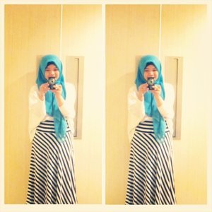 Stripes are never wrong xD #ootd #clozetteid #instadaily #stripes #bluehijab #hijabstyle
