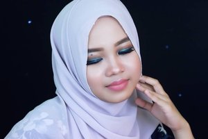 Trying syahrini style in here, bulu matanya doang sih, aku pakai double😂😂😂#eyemakeup #sariayu 25th eyeshadow palette#colorpop super shock shadow coconut#loracpro palette one................#fotd #eotd #motd #hotd #beautyblogger #beautyvlogger #indonesianbeautyblogger #hijabblogger #clozetteid #mayamiamakeup #hudabeauty #makeupaddict #ofisuredii