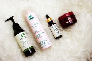 I haven't changed my skincare routine yet but I post it again because I like to join #bens4stepschallenge 😄
@benscrub is my fav online shop for skincare products and I did recommend bens to many friends because we can get ready stock for many skincare brands
So here they are, 4 steps basic skincare routine:
FYI, I have oily combination skin and I use these products everyday:
#cleanser : #sukin foaming facial cleanser
#toner : #nuxe gentle toning lotion
#serum : #antipodes apostle skin brightening serum
#moistirizer : #loreal revitalift night cream 
These are mine so what's yours?
I tag @yurikristia to join this challenge😆
#bensstorytelling
.
.
.
.
.
.
.
.
.
.
.
#skincareroutine #clozetteID #skincareaddict #beautyblogger #indonesianbeautyblogger #ofisuredii