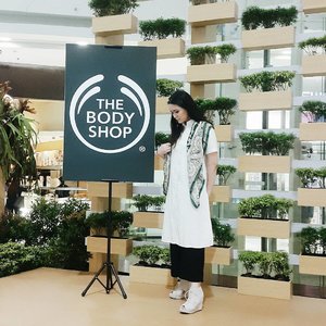 I'm here at The Body Shop beauty class! Can't wait to learn new beauty tips and tricks 💚

@thebodyshopindo @clozetteid #cleanandbold #thebodyshopearthhour #tbsxclozetteid
#ggrep #clozetteid #starclozetter #vsco #vscocam #vscoid #ootd #outfitoftheday #wiwt #lookbook #lookbookindo #looksootd #ggstyle  #styleinspiration #postthepeople #cgstreetstyle #ootdindo #vscophile #exploretocreate #peoplescreatives #igdaily #instastyle #streetstyle #fashionblogger #photooftheday #justgoshoot #youxcottonink