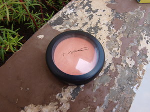 MAC blush 'Immortal Flower'
This blush is totally my go-to blush. It's milky peach on the pan but sheer fresh peach on the cheeks. The colour is very natural on my face, my friend once thought it was my natural cheek colour! :D