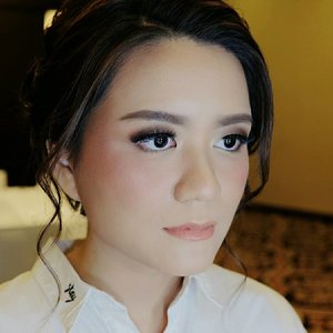 Makeup kondangan beneran by @vs_makeupstudio
Rambut updo serat-serat manja by @minarbeauty

#clozetteid #muajakarta #hairdojakarta
