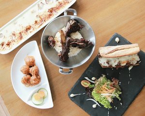 Craving for some octopus and meatballs ❤#ggrep #clozetteid #clozetteco #starclozetter #vsco #vscocam #vscoid #jktgo #팥빙수 #bhgfood #f52gram #huffposttaste #foodgawker #thekitchn #feedfeed #buzzfeast #droolclub #foodprnshare #kitchenbowl #gloobyfood #forkfeed #ClozetteIDReview #GastromaquiaReview #gastromaquiaxclozetteidreview
