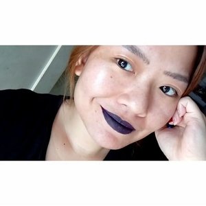 An #update of @lagirlcosmetics @lagirlindonesia matte flat finish pigment gloss in #blackcurrant after 5 hours usage! (I ate a bread and drink a lot)
.
.
So the staying power is awesome, the stickiness meant to "stick" the lip product into your lips like a tight leather pants, make it super duper flat matte but doesn't dried out my lips
.
.
I'm insanely in love with that flat dead finish. So, inspite of the hard to blend thingy, i think i kinda like it since it's really affordable and the color range are GREAT! Plus not drying, yeahh
.
.
#makeup
#makeupjunkie
#bblogger
#beautyblogger
#beautybloggerindonesia
#lotd
#lipsoftheday
#clozetteid 
#clozettedaily
#hannydashonlydotcom
#lagirl
#lagirlcosmetics