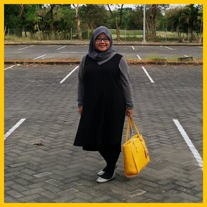 Kuning2 si tas memberi semangat ootd ku sore ini...
.
.
.
#defkapes #indonesianbeautyblogger #ootd #clozetteid