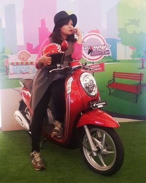 Scoopy eSP is made me more happier and stylish. Coz all I need is here. 
With new look the smokey eyes and playfull performance 👍😎 @welovehonda_id
@dianarikasari

#BloggerBicara #ScoopyeSP #Fashion #BloggerGathering #Fashion #OOTD #ClozetteID #SportyChic