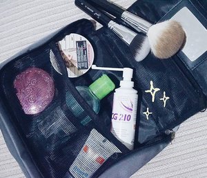 What's inside my beauty travel bag:- Makeup (obviously)- Brushes- Cleanser- and CG 210!! My hair is now at the healthiest state it's ever been for the last couple of years, thanks to CG 210. Now I can't be apart from it and I always bring it traveling with me!For more information about CG 210: www.cg210.co.id#clozetteid #beautyappetitereviews #CG210
