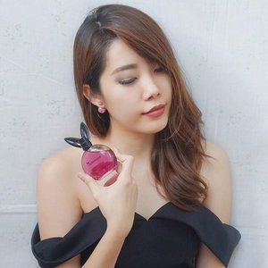 Looking for fresh fragrance for day or flirtatious scent for night? Why not both?.Playboy newest fragrance #QueenOfTheGame is a mix of blackcurrant, passion flower, and grilled sesame, the scent is playful and seductive at the same time, always helping me to be on top of my game all day, all night #LikeAQueen 👑#clozetteid
