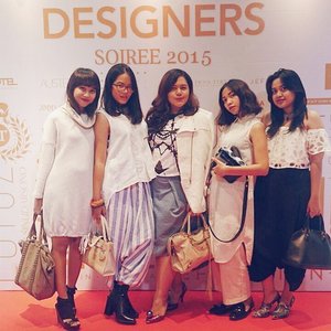 All white everything with my babes at @centralstoreid Designers Soiree 2015 #cds2015 #CentralDeptStore #CentralThailand #FashionBlogger #IndonesianDesigner #clozetteid