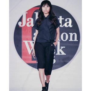 #throwback my first walk at @jfwofficial 2016 for @citacintamagz #CCChangelebration.Perfectly captured by @eaneandaru // dressed in @noki_id // makeup by @beautypuzzle.mua // eyelashes by @rtsybeauty_id #JFW2016 #JakartaFashionWeek2016 #JakartaFashionWeek #citacinta #clozetteid #clozette #fashionblogger