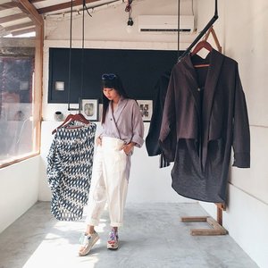 Today's highlight at mas @lululutfilabibi studio. Dressed in Lulu Lutfi Labibi‬. Shot and styled by himself. Must visit place in Yogyakarta... #ootd #fashionblogger #clozette #clozetteid #LuluLutfiLabibi #yogyakarta #jogja #explorejogja