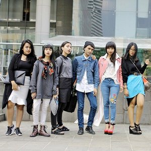 My squad is cooler than your squad! ** hampir typo nulis SQUAD jadi SQUID. 
#FashionBlogger #StreetStyle #clozetteid