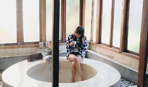 I woke up like this (literally), enjoying warm tea before take a bath. Was sleeping in my fur jacket, #Bandung is too cold for me. (📷 : @sartob) #clozette #clozetteid