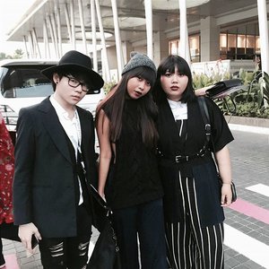 Geng mafia! Don't mess with us!

#streetstyle #fashionblogger #JFW2016 #JakartaFashionWeek2016 #JakartaFashionWeek #clozetteid #clozette