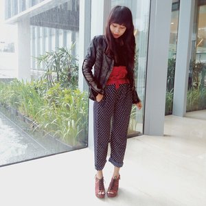 #ootd @lkwfashionclub jacket | @lululutfilabibi pants | @iwearup shoes

#iwearUP #weloveUP #UPlady #limkokwing #limkokwingfashionclub #LuluLutfiLabibi #IndonesianDesigner #FashionBlogger #clozetteid