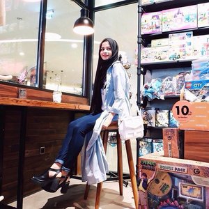 Chillax time after school timeI wore outer from @distbyanindhita#ClozetteID