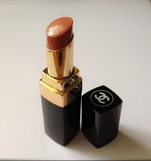 Nude Lipstick can make me shine everytime.