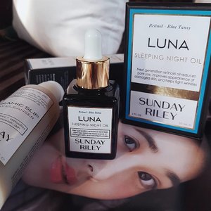 Sleep on it, and everything's gonna be alright. 
Welcoming this in my skincare trunk!
#sundayriley #lunaoil #faceoil #serum #skincareroutine #skincareluxury #skincare #skincareaddict #skincarelover #skincarejunkie #skincaretips #glow #beauty #beautygram #beautyaddict #beautyjunkie #beautytips #beautyhaul #fdbeauty #instabeauty #clozetteid #clozettedaily #clozette #meccacosmetica #meccabeautyjunkie #sephora