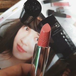 Shade's called Lolita 👸👯
#studdedkiss #katvond #katvondbeauty #makeup #makeupaddict #makeupporn #makeupjunkie #instabeauty #beauty #beautyaddict #beautyjunkie #fdbeauty #motd #clozetteid #clozettedaily #clozette #lipstickoftheday #lipstick #lips #nudelips #beautygram #makeuphaul #beautyhaul #makeupoftheday