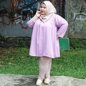 Purple Friday 💜 Wearing Nania Tunik from @lifeflowershop. Love the color and love the cutting as well. It hides my big belly perfectly lol.Ssst, they can make yours customized so you just give them your size details and they will make it for you. And also you can choose the color, from black to pastel, it's up to you.Anyway happy Friday and have a good weekend!😚. Now off to work🚘🚘🚘. ••••  #effyourbodystandards #ootd #bigsizeootd #ootdbigsizeindo #clozetteid #selfempowerment #iamnoangel #stopbodyshaming #iloveme #honormycurves #bigandblunt #bigandbeautiful #hijabee #curvy #like4like #womancrushmonday #follow4follow #instamood #instafashion #오늘의의상 #패션스타그램 #뷰티스타그램 #좋아요 #플러스사이즈