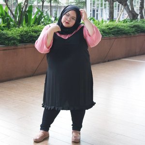 If you ask what's my favorite color that should be Black and Pink. Boombayah lol.Black outer dress by @ratu_shopping thank you😍😍•••Photo by @realmelati ••••#effyourbodystandards #casual #ootd #bigandblunt #bigsizeootd #celebratemysize #curvyasian #plussizeasian #curves #whatiwear #wiw #clozetteid #인스타패션#인스타뷰티 #플러스사이즈 #오늘의의상  #womancrush #bigsizedress #bodypositive #stopbodyshaming #confident #beautyhasnosize #instadaily #hijabootd #kemalasariendorsement