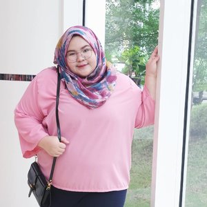 What's good about Saturday? Jalan-jalan and taking pictures!😗😆😅. I am wearing pink blouse from @seiichi.id that matched my hijab well. Thank you!😘
•
•
•
•

#effyourbodystandards #casual #ootd #bigandblunt #bigsizeootd #celebratemysize #curvyasian #plussizeasian #curves #whatiwear #wiw #clozetteid #인스타패션#인스타뷰티 #플러스사이즈 #오늘의의상  #womancrush #bodypositive #stopbodyshaming #confident #beautyhasnosize #instadaily #hijabootd #kemalasariendorsement