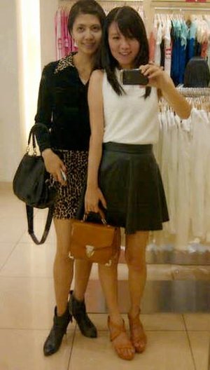 Me (the front one)
White collar top: topshop
Balck Leather Skirt: cloth-inc.com
Brown Shoes : Charles & Keith