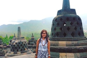 Was posting Borobudur last week and then found another old photo of me at Borobudur. Hey! Kangen jalan-jalan! 😅😅
.
.
.
.
.
.
#borobudur #temple #magelang #heritage #buddisttemple #travel #travelgram #instatravel #vsco #vscocam #blogger #travelblogger #instadaily #instagood #instamood #instamoment #clozetteid #like4like