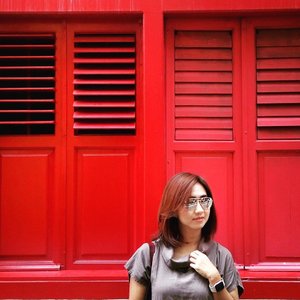 Red is the color of love. Beating hearts and hungry lips. Roses, Valentines, cherries. .
.
.
.
.
.
#color #red #window #wall #ootd #makeup #katespade #katespadesunglasses #singapore #travel #travelgram #instatravel #blogger #travelblogger #instadaily #instagood #instamood #instamoment #instago #clozetteid #like4like