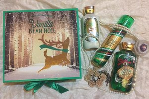 Christmas festive will be more happening with this @bathandbodyworks Christmas package. Love the sweet vanilla scent on my skin! ❤
.
.
.
.
.
.
#christmas #festive #christmaspackage #gift #bathandbodyworks #skincare #bodycare #blogger #lifestyleblogger #instadaily #instagood #instamood #instamoment #instafashion #clozetteid #like4like