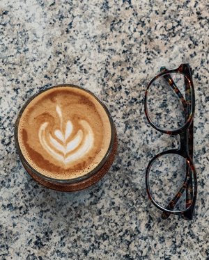 .Hello.Thank you.Next?.....#coffee #coffeeshop #bandung #latte #latteart #piccolo #addiction #caffeine #intake #dailyroutine #morning #saturday #weekend #whpcoffee #whpdailylife #shotoniphone #clozetteid
