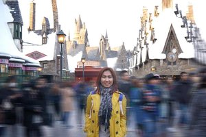 You see that smile ear to ear? I'm more than happy to be here. It's a bucket list checked! It's a dream come true! And I can't hold my tears first time I step my foot here. ❤️❤️
.
.
.
.
.
#hogsmeade #harrypotter #village #thewizardingworldofharrypotter #universalstudios #universalstudiojapan #japan #osaka #japantrip #chicinJapan #vsco #vscocam #vscojapan #travel #travelgram #instatravel #blogger #travelblogger #instadaily #instamood #instagood #instamoment #clozetteid #like4like