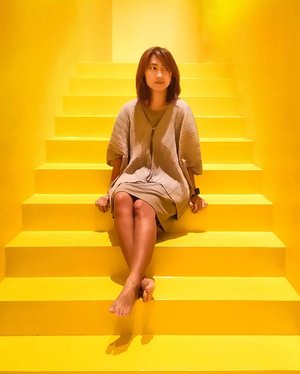 We are all on the stairs, my friend; some of us are going down, some us are going up. And it's okay to take rest for a while.
.
.
.
.
.
.
#ootd #color #yellow #stairs #ladder #goingup #step #life #rest #singapore #travel #travelgram #instatravel #blogger #travelblogger #instadaily #instagood #instamoment #instamood #instago #clozetteid #like4like