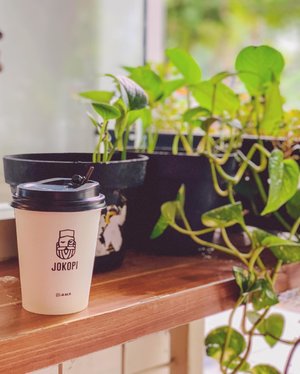 After chasing an early flight, I need a good coffee to fight (my sleepy head). Selamat hari Minggu dari Surabaya! ❤️
.
.
.
.
.
#coffee #coffeeshop #coffeeweekend #caffeine #caffeineaddict #surabaya #travel #travelgram #instatravel #instagood #weekendgetaway #shotoniphone #vscofilter #whp #whpcoffee #whpgetaway #clozetteid
