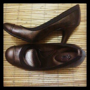 Dark Gold heels #FioniPayless