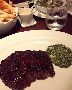 American Wagyu steak 🐼🐼🥓🍽 #foodie #foodies #wagyu #steak #foodporn #cutbywolfgangpuck #singapore #foodism #clozetteid #yummy #nomnom #loveit
