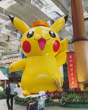 Pikachu in Changi #pikachu #changi #singapore #pokemon #clozetteid #travelling #airport #changiairport #travel #travelling #pokemon