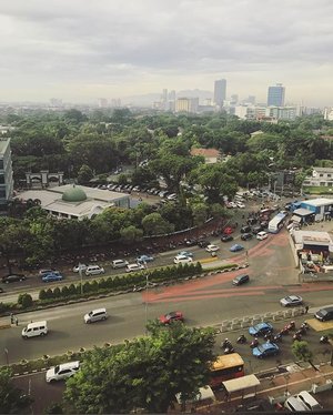View from my office ❤️❤️❤️ #tgif #friday #thanksgoditsfriday #happyfriday #view #jakarta #ignesia #igjakarta #cityview #clozetteid
