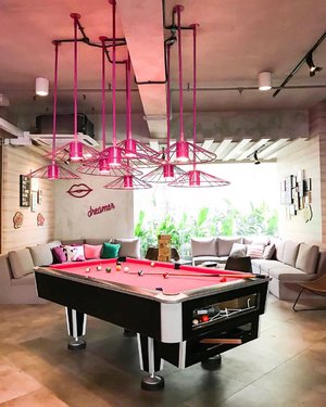 Nice billiard table decoration ❤️🌸 #billiard #billiardtable #decoration #architecture #hotel #interiordesign #designinterior #atthemoxy #instagram #instadaily #instapict #instagood #instamood #instapic #pictureoftheday #clozetteid