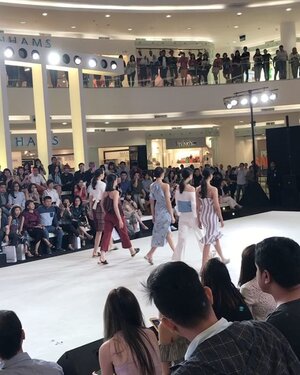 Good job @lovebonitoid @lovebonito #clozetteid #fashionshow #femaledaily #fdbeauty