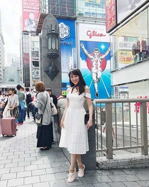 strolling around Dotonbori Osaka #ootd #outfit #outfitoftheday #ootdindo #lookbookindonesia #lookbook #ootdjapan #japan #osaka #travel #travelling #traveller #travelstyle #travelblogger #doublewoot #doublewootootd #japan #dotonbori #glicoosaka #clozetteid