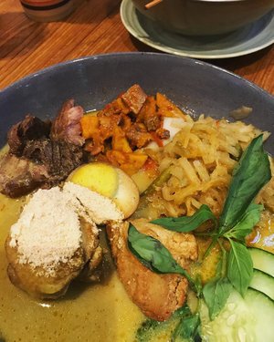 last night’s guilty pleasure 🍛 #lontong #lontongcapgomeh #indonesianfood #culinary #latepost #foodie #foodislife #foods #clozetteid