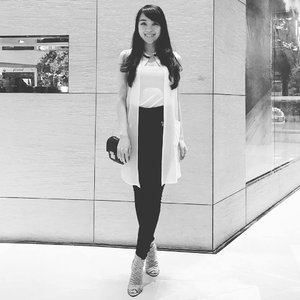 good morning... whats your plan today ? have you visited @divineduchess bazaar in puri mall ? if you havent visited us yet.. you still have 2 days because the bazaar is still on till tomorrow!
#divineduchess #monochrome #blackandwhite #ootd #outfitoftheday #outfit #look #lookbook #lookbookindonesia #ootdindo #ootdasean #casual #streetstyle #instagrammers #clozetteid #instagood #instamood #instafashion #instagram #loveit #femaledaily