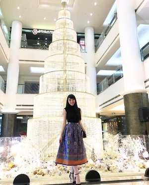 Good morning... December is the most wonderful time of the year... everything looks sooo magical ❤️❤️❤️🎄🎄🎄 #ootd #outfit #outfitoftheday #ootdindo #style #styleoftheday #styles #stylenanda #christmaslight #christmastree #christmas #look #lookbook #lookbookindonesia #fashion #indonesianfashionblogger #fashionblogger #fashionstyle #clozetteid #clozetteambassador #femaledaily #fdbeauty