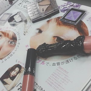 Neutrals and shimmer is my go to make up everyday
#makeup #makeuplover #makeupmafia #makeupaddict #japan #japanese #vivimagazine #vivijapan #femaledaily #fdbeauty #gyarumakeup #clozette #clozetteid